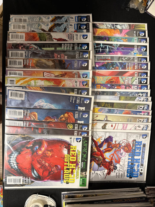 Red Hood and the Outlaws #0, 1-27, Annual #1 NM+ (9.6)