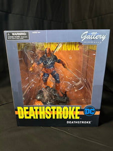 Deathstroke Gallery Diorama - Diamond Select