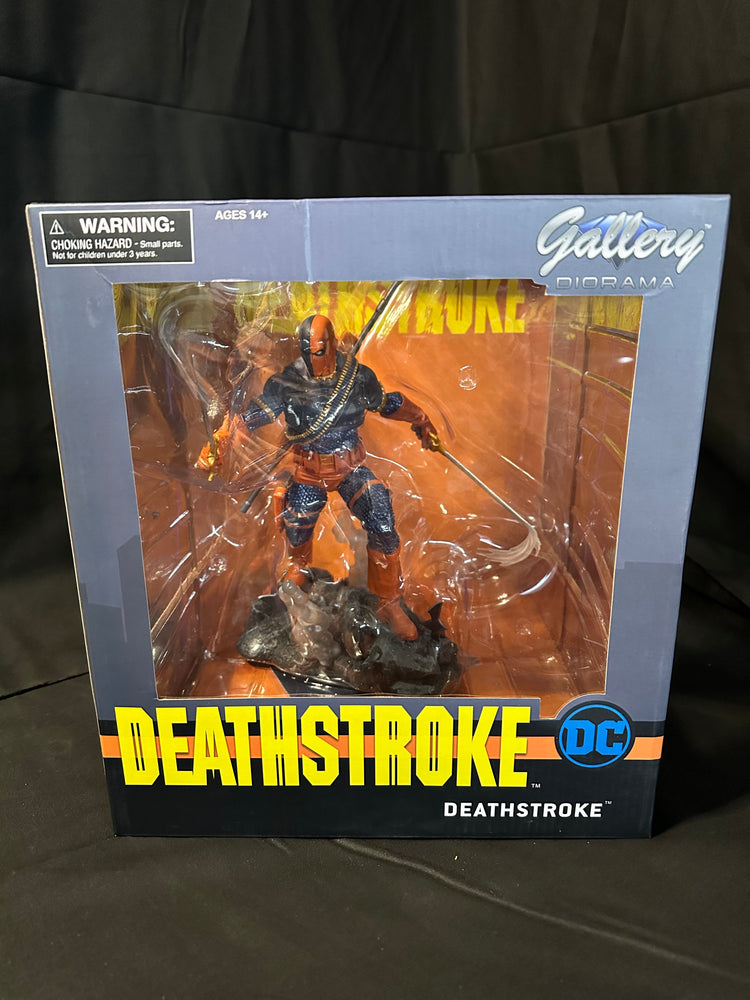 Deathstroke Gallery Diorama - Diamond Select