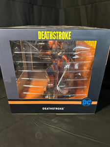 Deathstroke Gallery Diorama - Diamond Select
