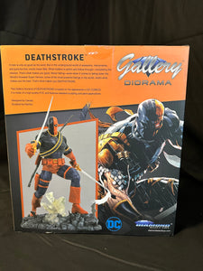 Deathstroke Gallery Diorama - Diamond Select