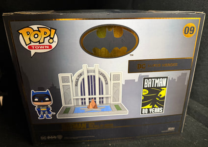 Funko Pop! Town Batman with Hall of Justice 09