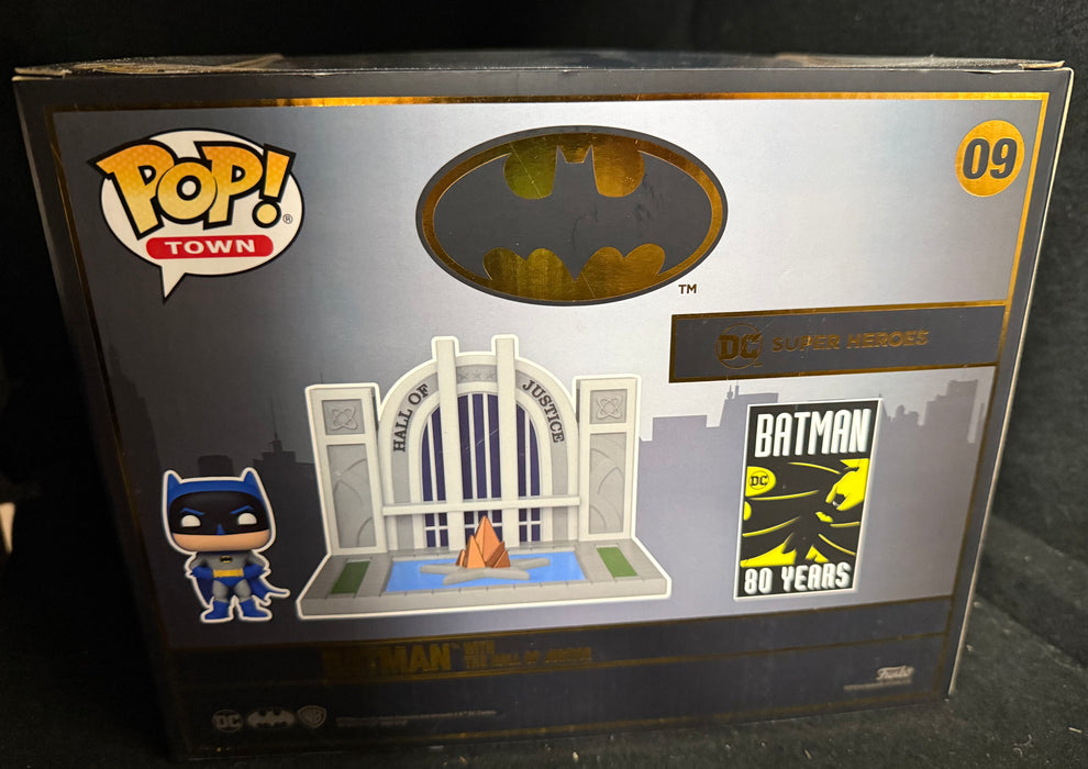 Funko Pop! Town Batman with Hall of Justice 09