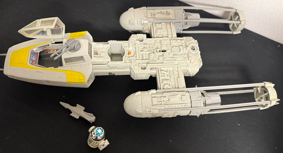 Kenner Star Wars Y-Wing Fighter Complete w/ Bomb and R2-D2